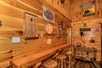 2-QueenBee-GameRoom